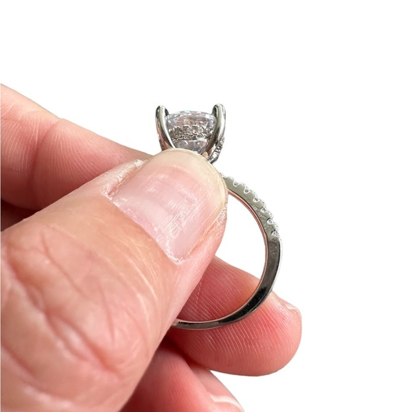 Sterling Silver Zircon Solitaire Wedding Ring Set (2 Rings) - Picture 11 of 15